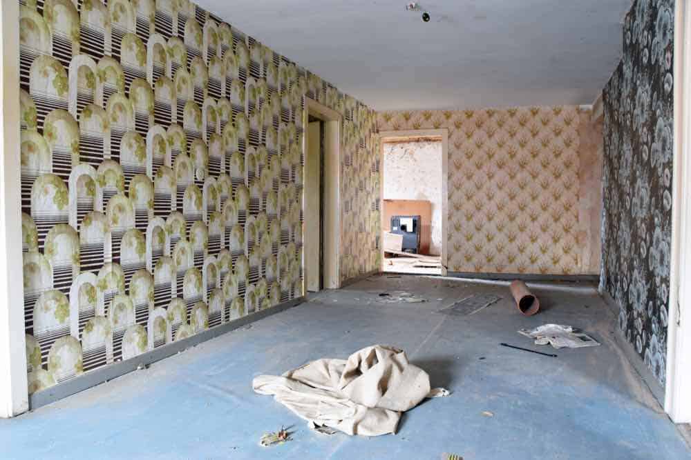 How To Paint Over Wallpaper (and never have anyone notice!) - DIY