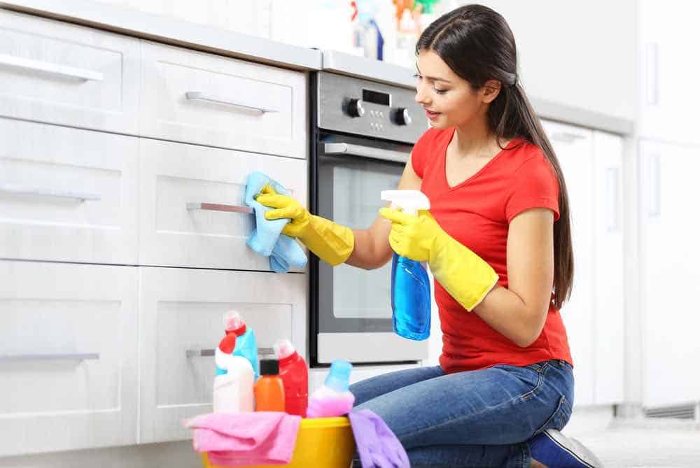 O segredo de como limpar armários pintados é que você tem todos os suprimentos necessários em sua cozinha já.você não precisa de produtos químicos especializados para limpar armários pintados–você provavelmente tem todos os suprimentos em sua cozinha agora!