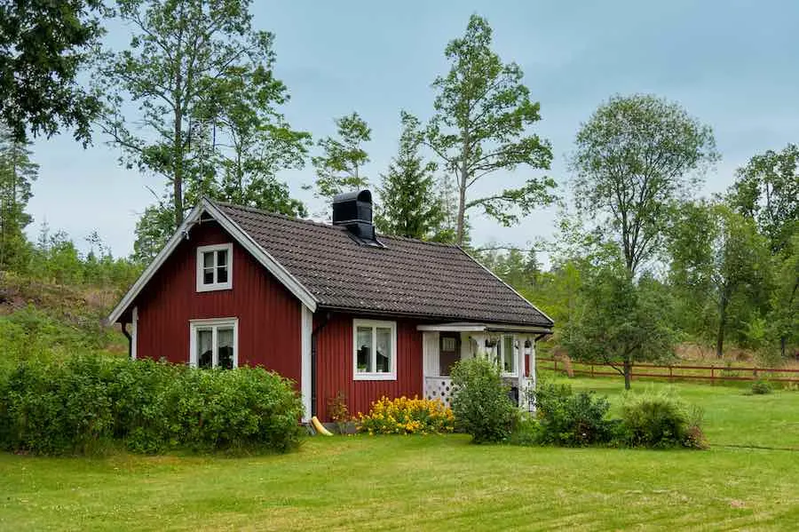 15 Cottage Paint Colors to Decorate Your Home 3 Rustic Red Cottage