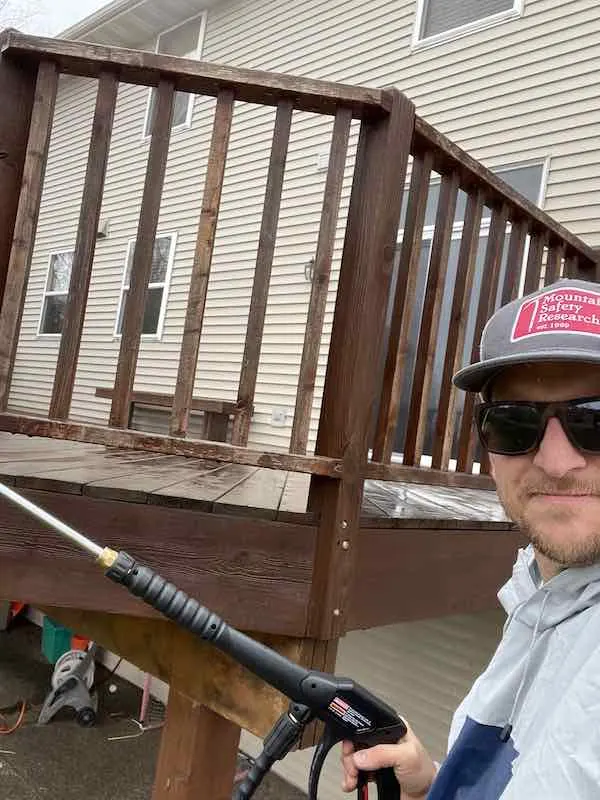 How To Use and Apply Behr Deck Stain: A Complete Review & Users Guide 2 How To Use and Apply Behr Deck Stain: A Complete Review & Users Guide 1