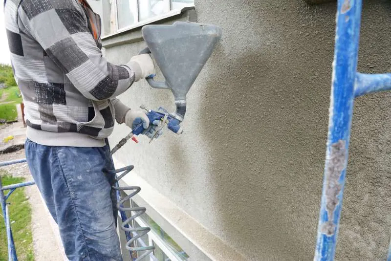 Best Exterior Paint for Stucco: A Complete Guide 4 Using a Paint Sprayer to Paint Stucco
