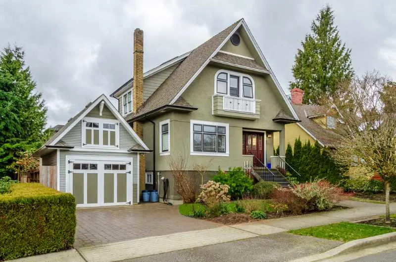 Best Benjamin Moore Exterior Paint 4 A house exterior painted with one of the best Benjamin Moore exterior paint colors