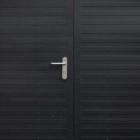 How to paint a metal door