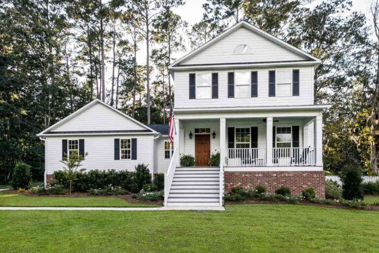 15 Beautiful Farmhouse Exterior Paint Colors You'll Love DIY Painting Tips