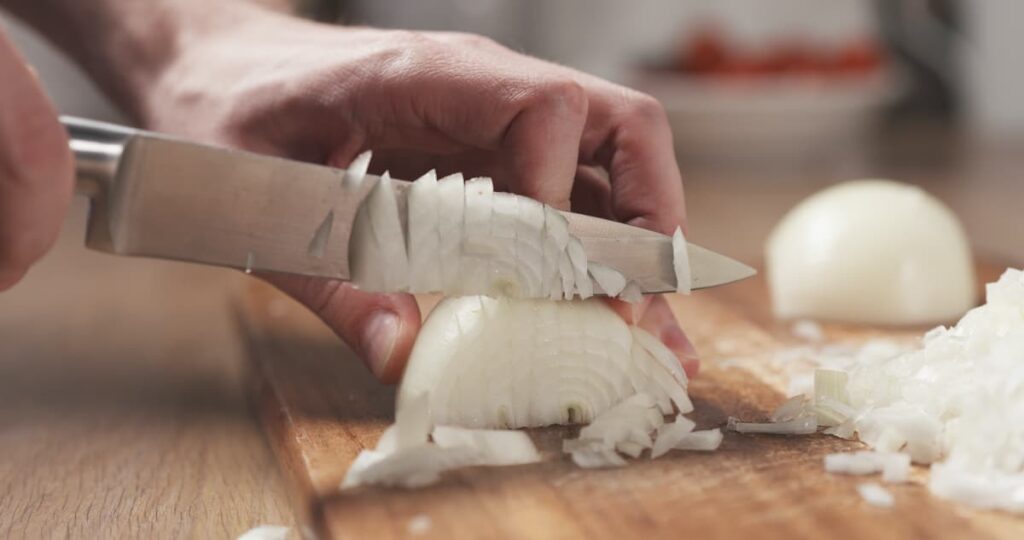 How to Get the Paint Smell Out of a Room 8 Man chopping onions.