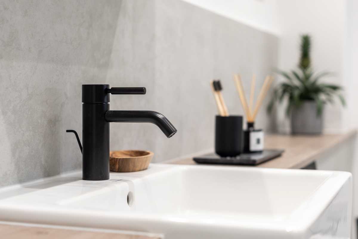 A DIY Guide to Spray Painting Bathroom Fixtures DIY Painting Tips